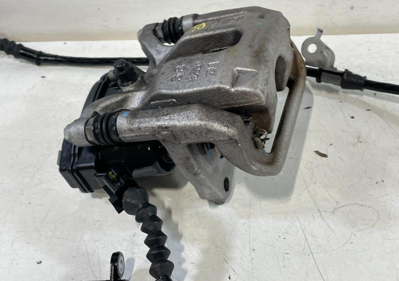 Load image into Gallery viewer, 2023-25 Honda HR-V REAR LEFT DRIVER SIDE DISC BRAKE CALIPER W/ ABS SENSOR #99006
