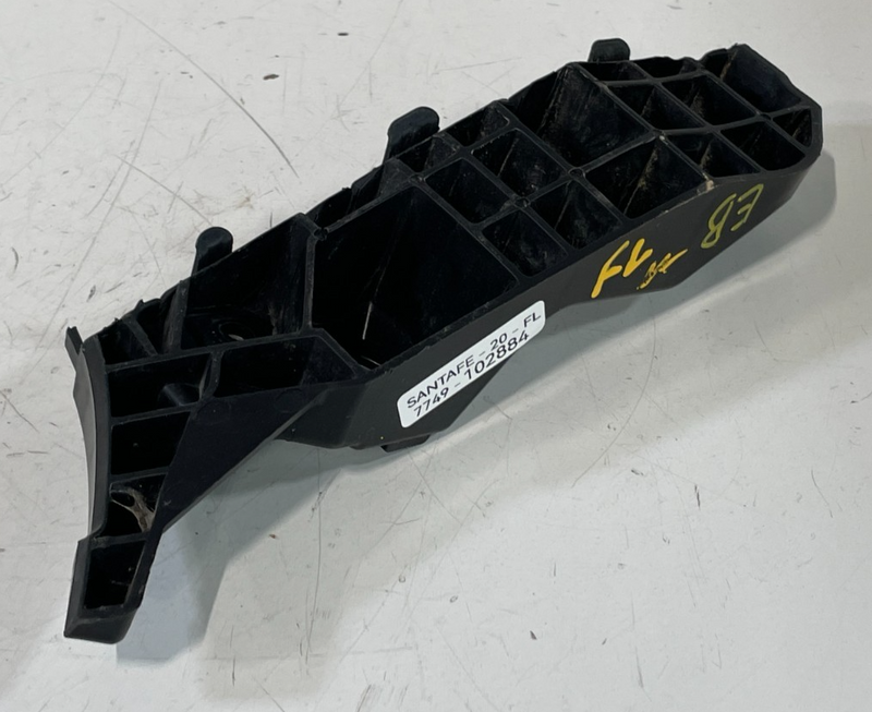 Load image into Gallery viewer, 19-20 HYUNDAI SANTA FE FRONT LEFT DRIVER SIDE BUMPER RETAINER BRACKET # 102884
