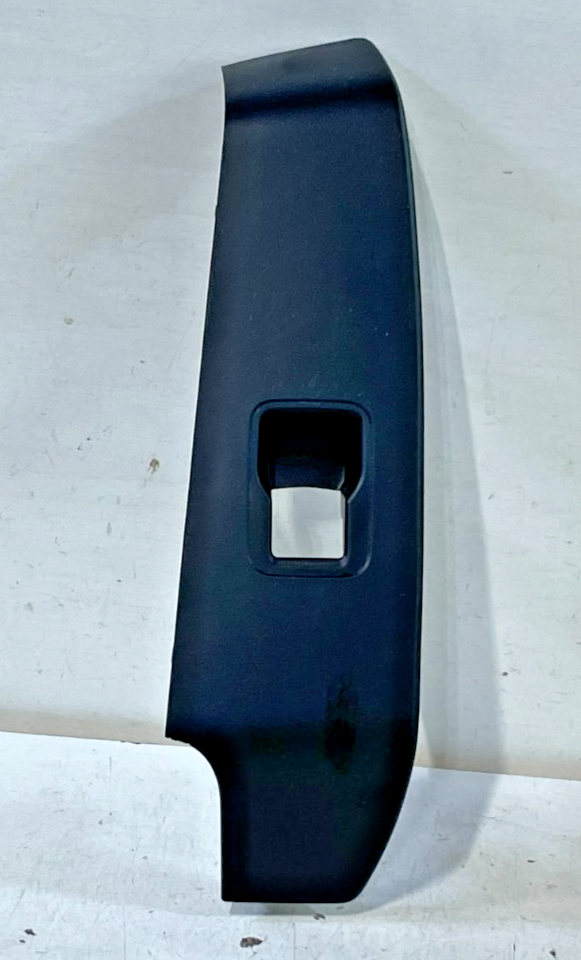 Load image into Gallery viewer, 2022 - 2025 HONDA CIVIC REAR RIGHT SIDE POWER DOOR WINDOW SWITCH BEZEL # 99976
