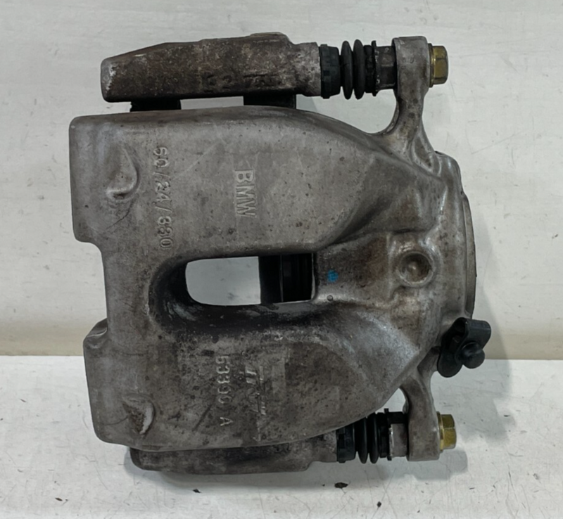 Load image into Gallery viewer, 2019 - 2024 BMW 330i 330e FRONT RIGHT PASSENGER SIDE DISC BRAKE CALLIPER # 98461
