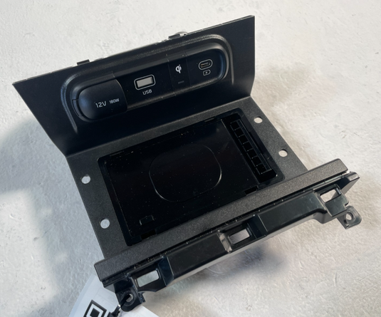 2023- 2025 KIA SPORTAGE WIRELESS CHARGING PAD ASSEMBLY 95560-P1000 2.5L 