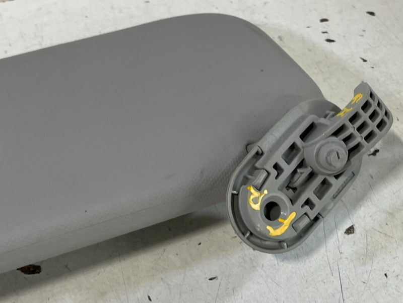 Load image into Gallery viewer, 21-25 HYUNDAI ELANTRA ELANTRA N FRONT RIGHT SIDE SUNVISOR SUN VISOR GRAY # 99290
