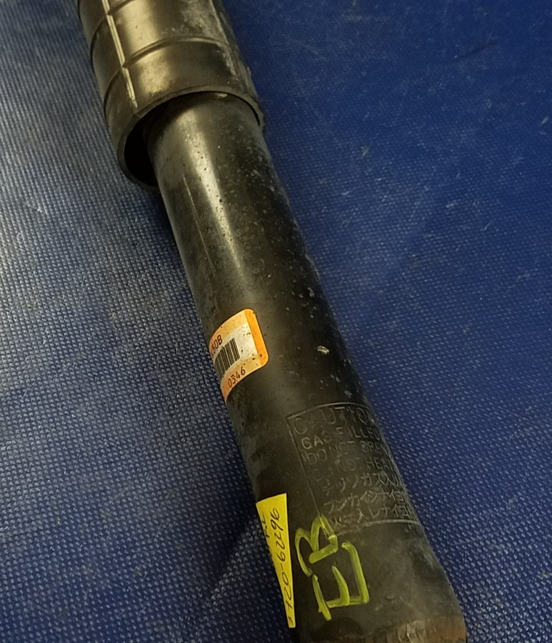 Load image into Gallery viewer, INFINITI G35 G37 Q40 SEDAN AWD REAR LEFT OR RIGHT SHOCK STRUT ABSORBER # 62296
