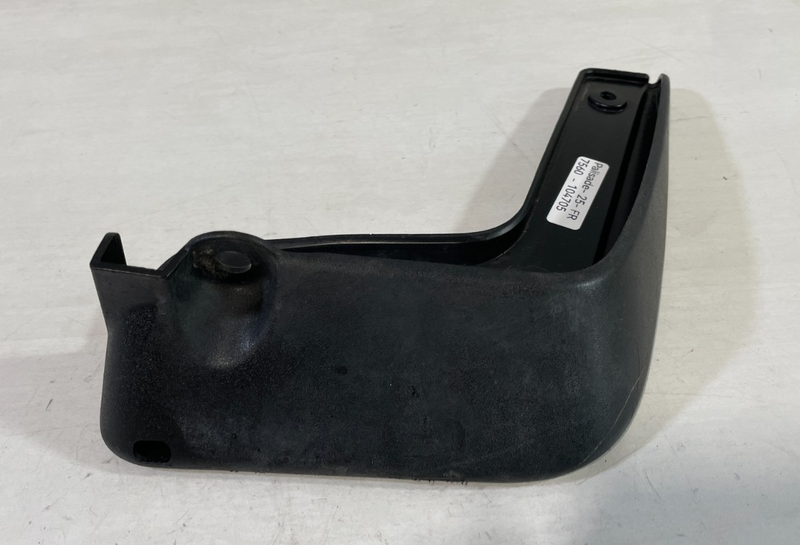 Load image into Gallery viewer, 20-25 HYUNDAI PALISADE FRONT RIGHT PASSENGER SIDE MUD SPLASH FLAP GUARD # 104705
