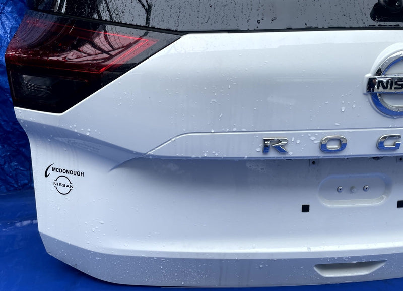 Load image into Gallery viewer, NISSAN ROGUE REAR TRUNK TAILGATE DECKLID HATCH ASSY WHITE (QAK) 21-22 # 106883
