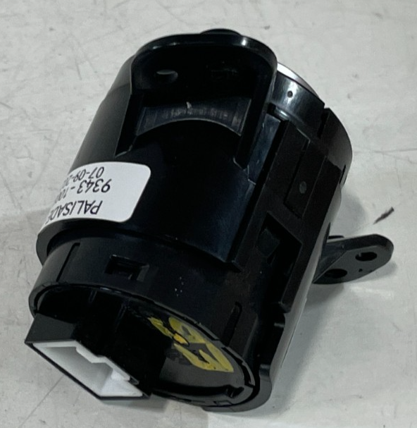 Load image into Gallery viewer, 2020-2022 HYUNDAI PALISADE ENGINE START STOP IGNITION PUSH BUTTON SWITCH #100833
