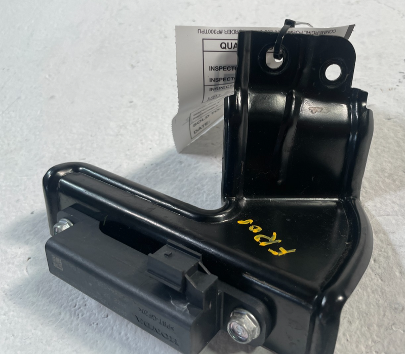 Load image into Gallery viewer, 14-25 ACURA INTEGRA FRONT RIGHT KEY LESS ENTRY ANTENNA RECEIVER MODULE # 106691
