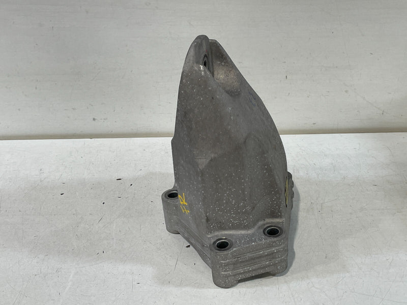 Load image into Gallery viewer, 2019-2023 GENESIS G70 FRONT RIGHT SIDE ENGINE MOUNT SUPPORT BRACKET 2.0L # 96713
