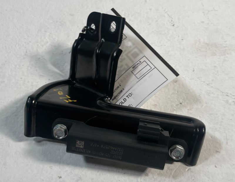 Load image into Gallery viewer, 2023-2025 ACURA INTEGRA LEFT KEY LESS ENTRY ANTENNA RECEIVER MODULE # 106682
