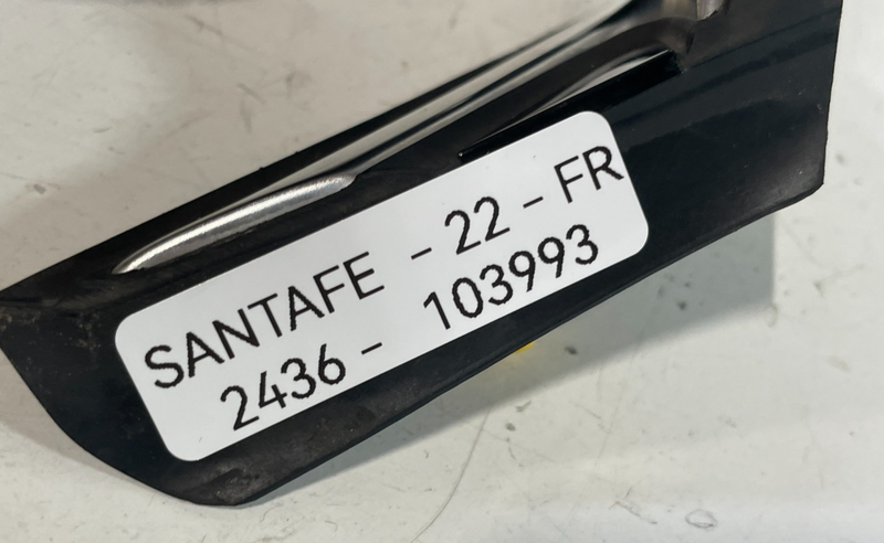 Load image into Gallery viewer, 2019-2023 HYUNDAI SANTA FE FRONT RIGHT SIDE FENDER UPPER CORNER MOLDING # 103993
