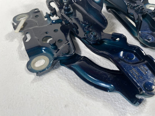19-25 BMW G82 M4 M440i 330i FRONT LH & RH HOOD BONNET HINGE PAIR BLUE