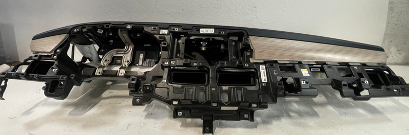 Load image into Gallery viewer, 2020 - 2022 HYUNDAI PALISADE INSTRUMENT PANEL PAD DASHBOARD ASSEMBLY # 103638
