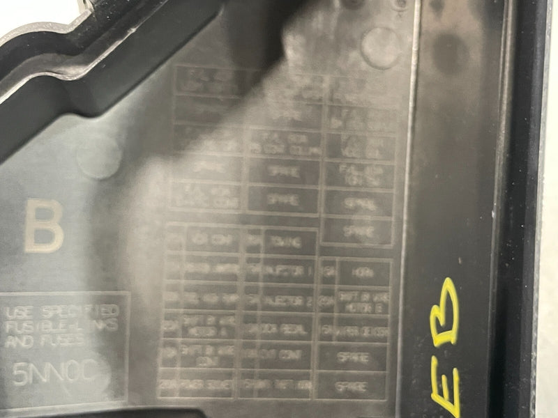 Load image into Gallery viewer, 2019 - 2021 INFINITI QX50 ENGINE FUSE RELAY JUNCTION BOX LID COVER 2.0L # 98810
