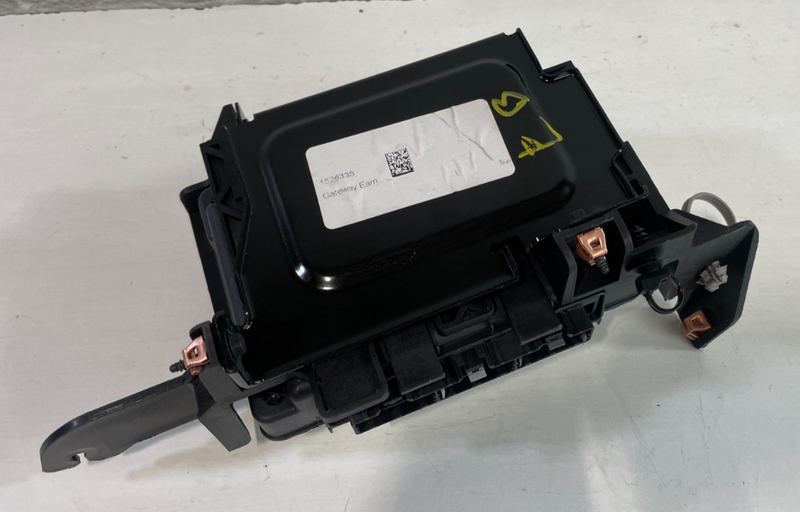 Load image into Gallery viewer, 2020 CADILLAC CT5 DATA GATEWAY COMPUTER CONTROL MODULE UNIT W/ BRACKET # 104952

