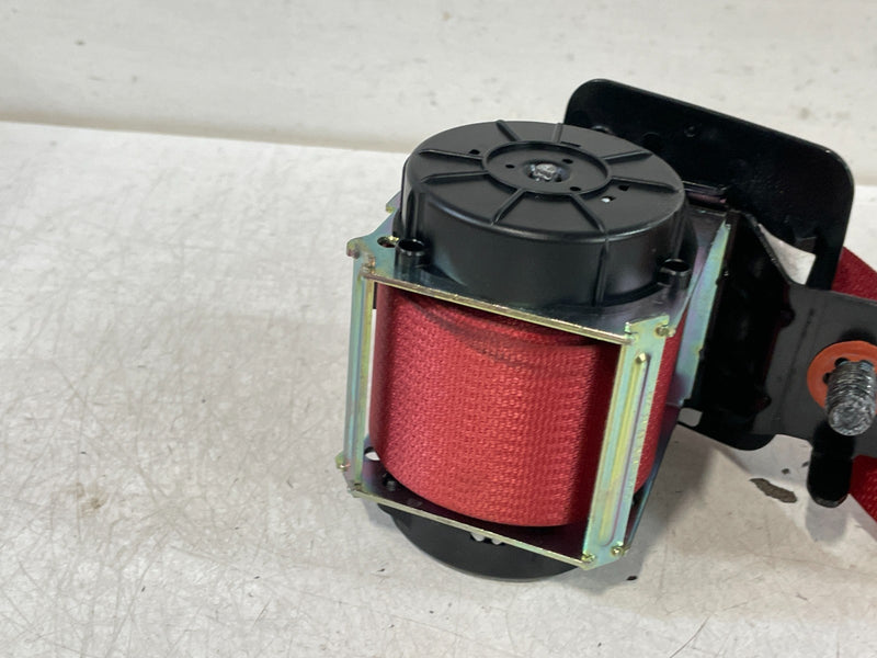 Load image into Gallery viewer, 19-23 GENESIS G70 REAR CENTER MIDDLE SEAT BELT RETRACTOR W/ BUCKLE RED # 100996
