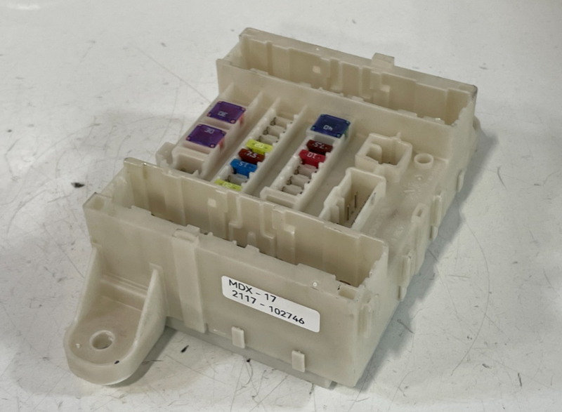 Load image into Gallery viewer, 2017 - 2020 ACURA MDX REAR FUSE RELAY CABIN JUNCTION BOX 38230-TZ5-A030 # 102746
