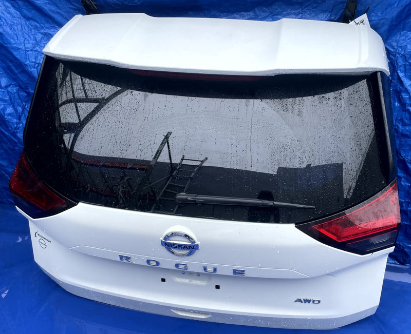 Load image into Gallery viewer, NISSAN ROGUE REAR TRUNK TAILGATE DECKLID HATCH ASSY WHITE (QAK) 21-22 # 106883
