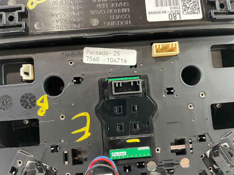 Load image into Gallery viewer, 2020 - 2022 HYUNDAI PALISADE FRONT OVERHEAD ROOF MAP DOME LIGHT LAMP # 104716
