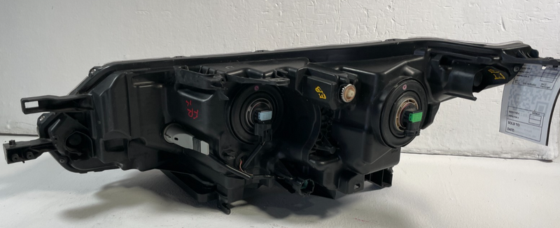 Load image into Gallery viewer, 2020-2023 NISSAN ROGUE SPORT QASHQAI RIGHT HALOGEN HEADLIGHT HEADLAMP # 106228

