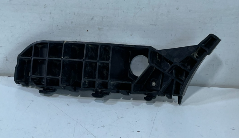 Load image into Gallery viewer, 19-20 HYUNDAI SANTA FE FRONT LEFT DRIVER SIDE BUMPER RETAINER BRACKET # 102884
