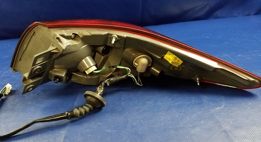 2016 - 2017 INFINITI Q50 LEFT SIDE TAIL LIGHT LAMP QUARTER PANEL MOUNTED