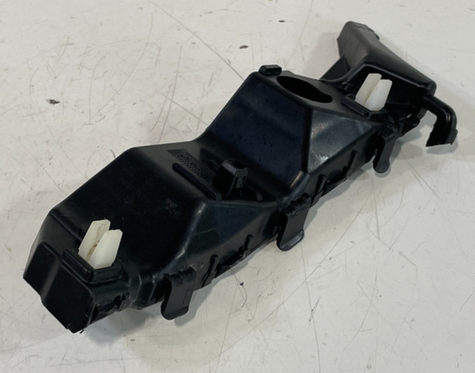 19-20 HYUNDAI SANTA FE FRONT LEFT PASSENGER SIDE BUMPER RETAINER BRACKET