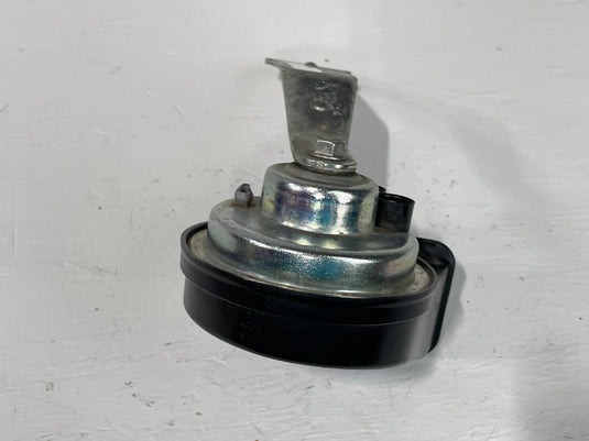 2017-2019 INFINITI QX30 LOW PITCH TONE HORN SIGNAL ALARM W/ BRACKET OEM