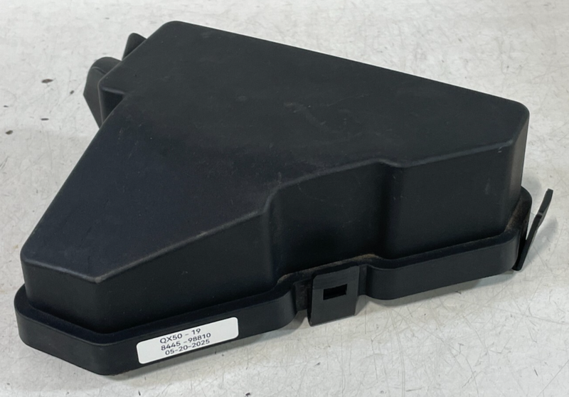 Load image into Gallery viewer, 2019 - 2021 INFINITI QX50 ENGINE FUSE RELAY JUNCTION BOX LID COVER 2.0L # 98810

