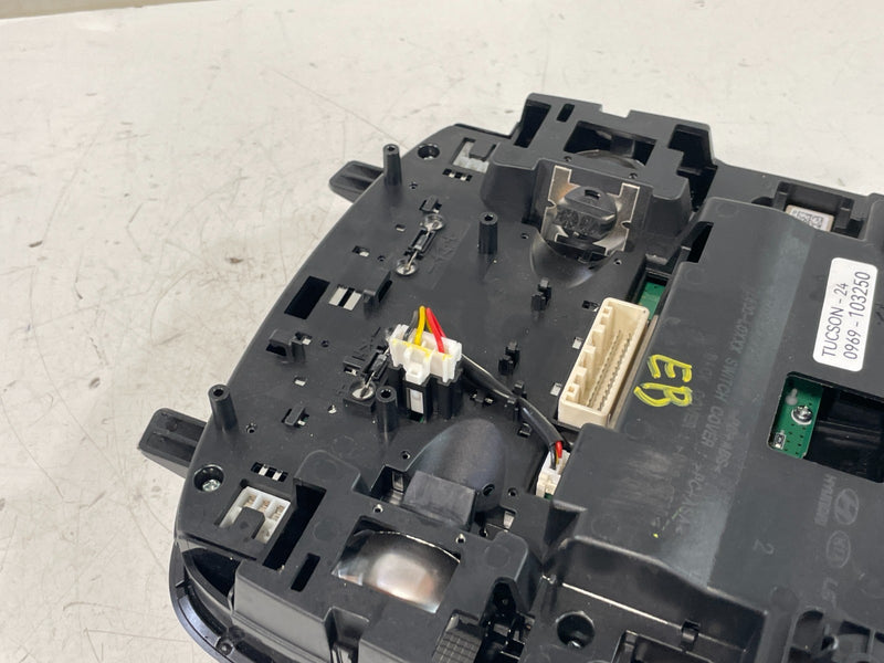 Load image into Gallery viewer, 2022-2024 HYUNDAI TUCSON INTERIOR OVERHEAD ROOF MAP DOME LIGHT LAMP # 103250
