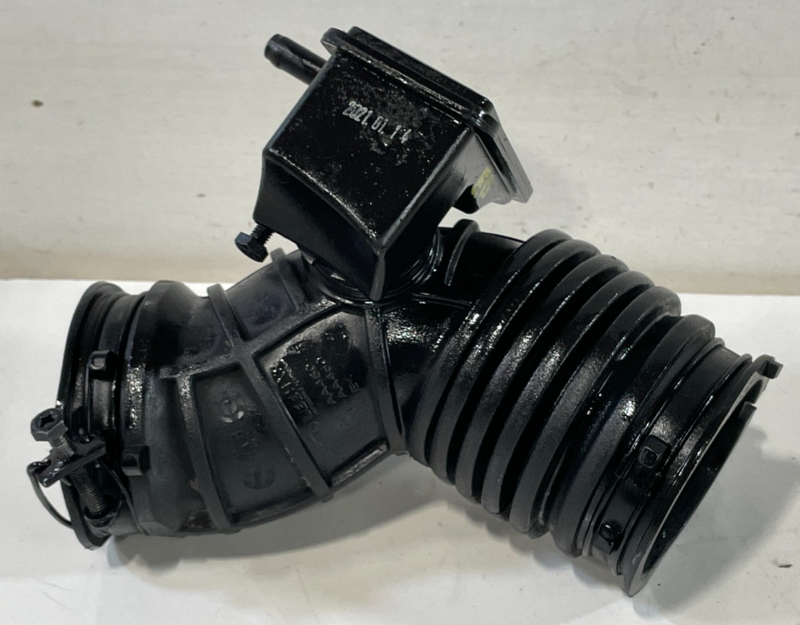 Load image into Gallery viewer, 21-23 HYUNDAI ELANTRA AIR CLEANER INTAKE HOSE RESONATOR DUCT PIPE 2.0L # 101817
