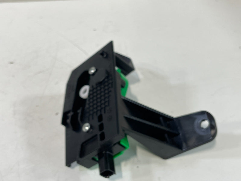 Load image into Gallery viewer, 2020-2022 HYUNDAI PALISADE FUEL GAS TANK DOOR LATCH LOCK ACTUATOR MODULE #102142

