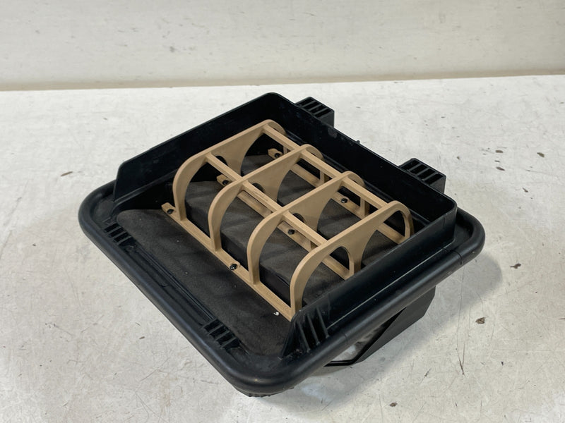 Load image into Gallery viewer, 18-23 KIA STINGER REAR LH OR RH QUARTER PANEL PRESSURE AIR VENT GRILL # 99606
