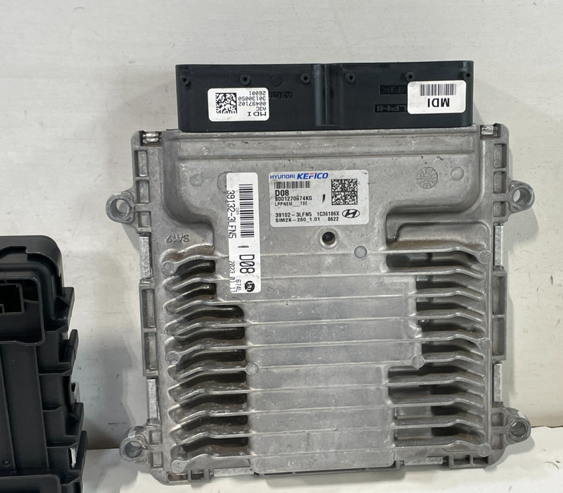 Load image into Gallery viewer, 23-24 HYUNDAI PALISADE ENGINE &amp; BODY CONTROL MODULE ECM BCM W/ KEY FOB # 104074
