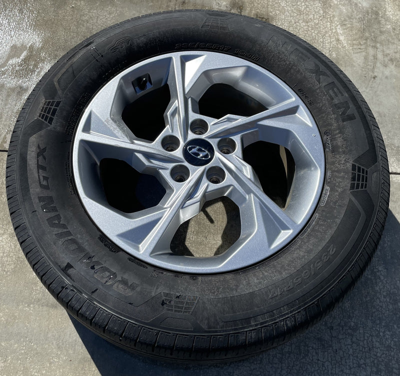 Load image into Gallery viewer, HYUNDAI TUCSON 17x7 5 SPOKE ALLOY WHEEL W/TIRE (ONLY#1) 2022-2024 # ML7-WH1333
