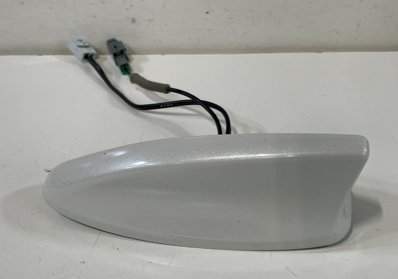 Load image into Gallery viewer, 2023-2025 HR-V TOP ROOF SATELLITE SHARK FIN RADIO ANTENNA WHITE (NH883P) #101679

