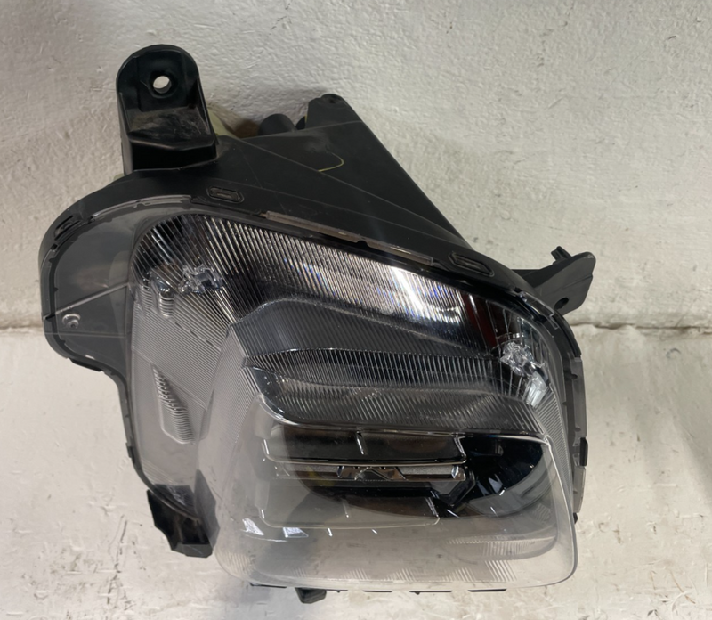 Load image into Gallery viewer, 2022-2024 HYUNDAI TUCSON FRONT RIGHT SIDE LED HEADLIGHT HEADLAMP # IG19-HDU1111

