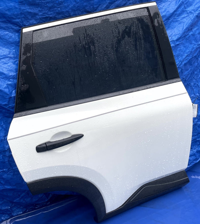Load image into Gallery viewer, NISSAN ROGUE REAR RIGHT PASSENGER SIDE DOOR ASSEMBLY WHITE (QAK) 21-25 # 106879
