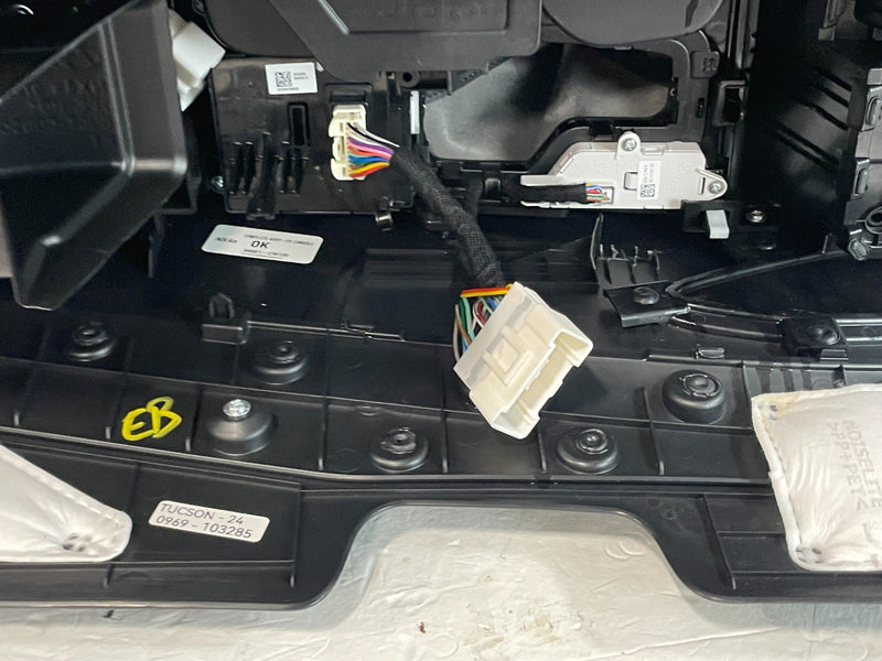 Load image into Gallery viewer, 22-24 HYUNDAI TUCSON SEL CENTER CONSOLE STORAGE COMPARTMENT ASSEMBLY # 103285

