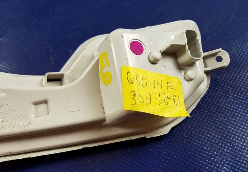 Load image into Gallery viewer, INFINITI Q50 Q60 Q70L QX30 FRONT LEFT SIDE MIRROR TURN SIGNAL LIGHT LAMP # 56481
