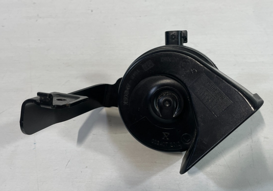 20-26 CADILLAC CT5 CT4 FRONT RIGHT LOW NOTE TONE HORN SIGNAL W/ BRACKET
