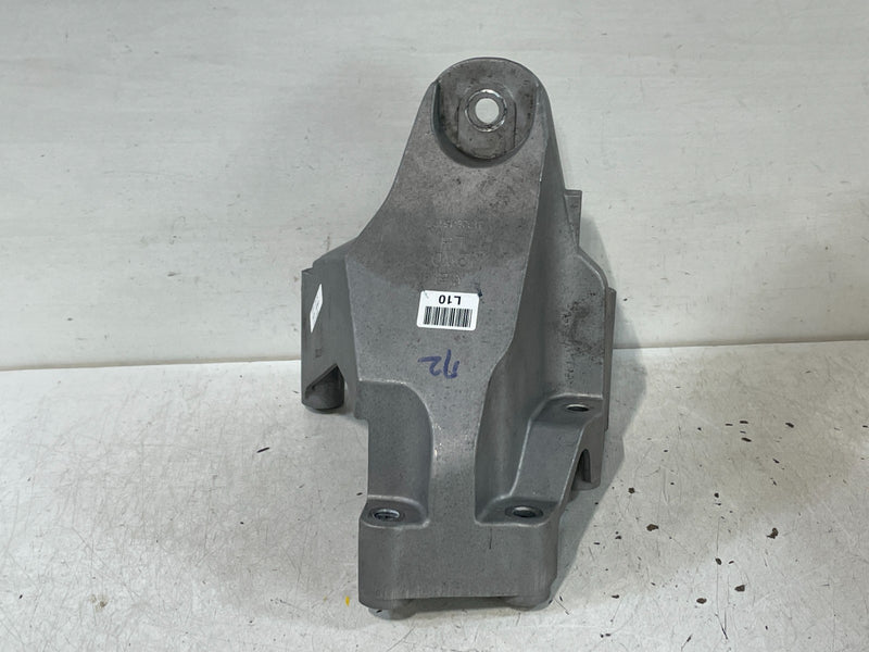 Load image into Gallery viewer, 2019-2023 GENESIS G70 FRONT LEFT SIDE ENGINE MOUNT SUPPORT BRACKET 2.0L # 100940
