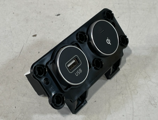 22-23 GENESIS G70 USB PORT & WIRELESS CHARGING INDICATOR CONTROL SWITCH