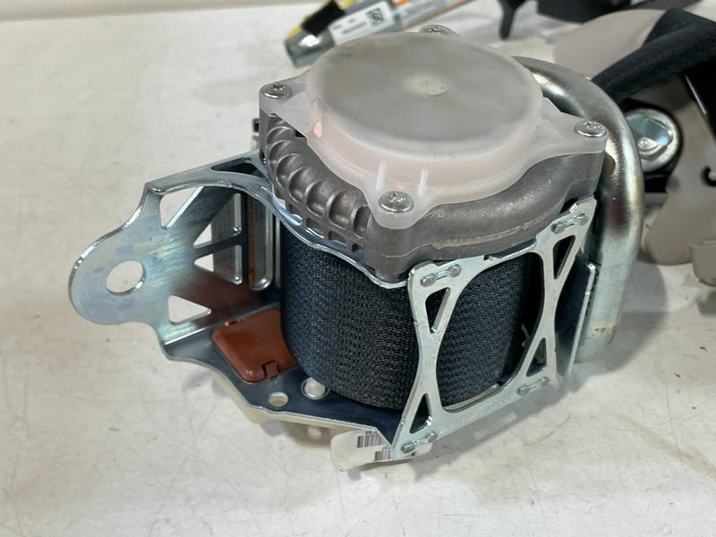 Load image into Gallery viewer, 2023-2025 HONDA HR-V FRONT RIGHT SIDE SEAT BELT RETRACTOR W/ TENSIONER # 98944

