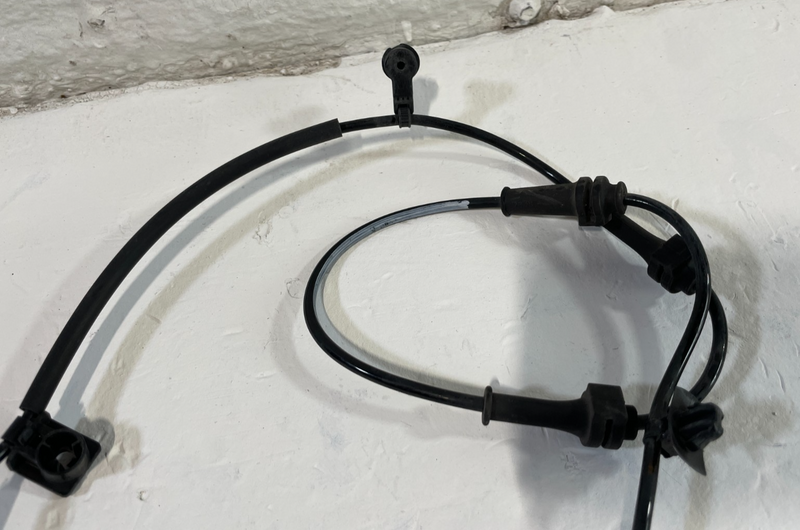Load image into Gallery viewer, 21-23 HYUNDAI SANTA FE FRONT RIGHT PASSENGER SIDE ABS WHEEL SPEED SENSOR #104378
