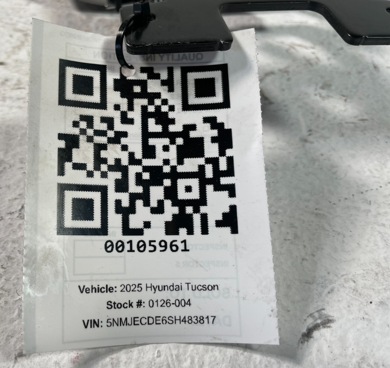 Load image into Gallery viewer, 2025 HYUNDAI TUCSON LIMITED CENTER CONSOLE ARM REST ARMREST LID COVER #105961
