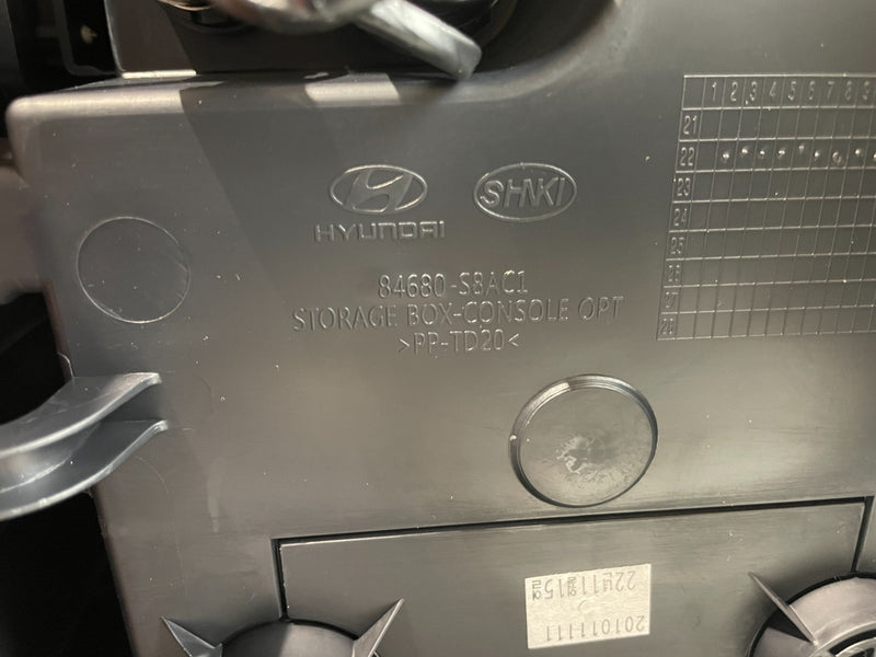 Load image into Gallery viewer, 23-25 HYUNDAI PALISADE REAR CENTER CONSOLE AIR VENT GRILLE PANEL ASSEMBLY 105186
