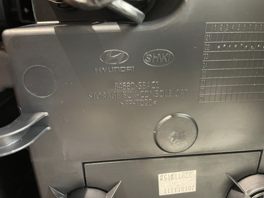 23-25 HYUNDAI PALISADE REAR CENTER CONSOLE AIR VENT GRILLE PANEL ASSEMBLY 105186