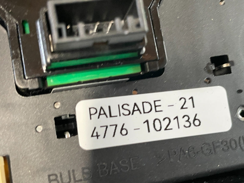 Load image into Gallery viewer, 2020 - 2022 HYUNDAI PALISADE FRONT OVERHEAD ROOF MAP DOME LIGHT LAMP # 102136

