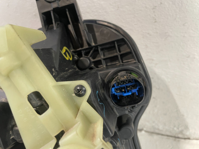 Load image into Gallery viewer, 2022-2024 HYUNDAI TUCSON FRONT RIGHT SIDE LED HEADLIGHT HEADLAMP # IG19-HDU1111
