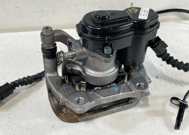Load image into Gallery viewer, 2023-25 Honda HR-V REAR LEFT DRIVER SIDE DISC BRAKE CALIPER W/ ABS SENSOR #99006
